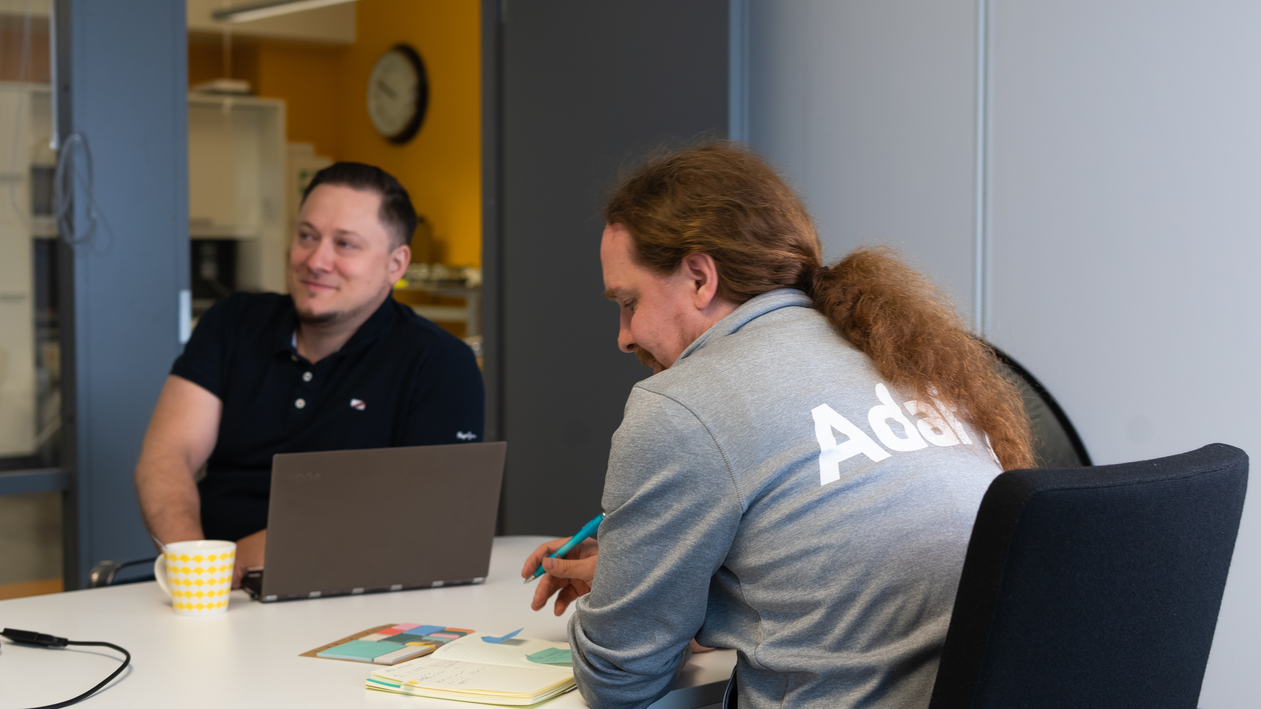 Adafyn tiimi neuvottelussa